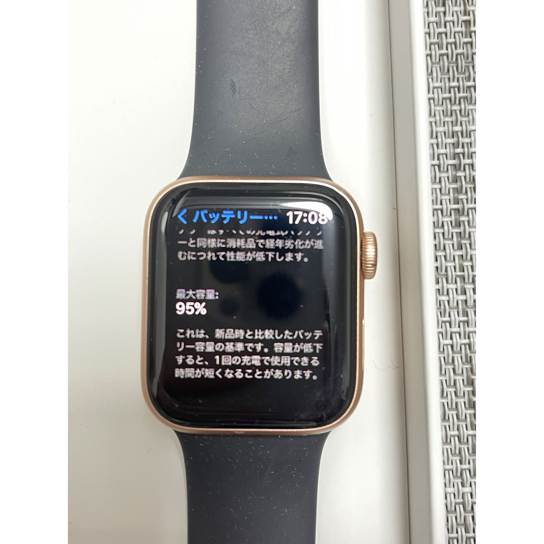 Apple Watch(アップルウォッチ)のApple Watch SE (GPSモデル) 40mm ゴールド スマホ/家電/カメラのスマートフォン/携帯電話(その他)の商品写真