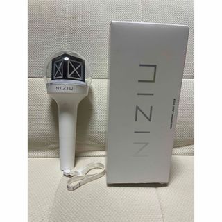 【箱付き】NiziU OFFICIAL LIGHT STICK ペンライト(アイドルグッズ)