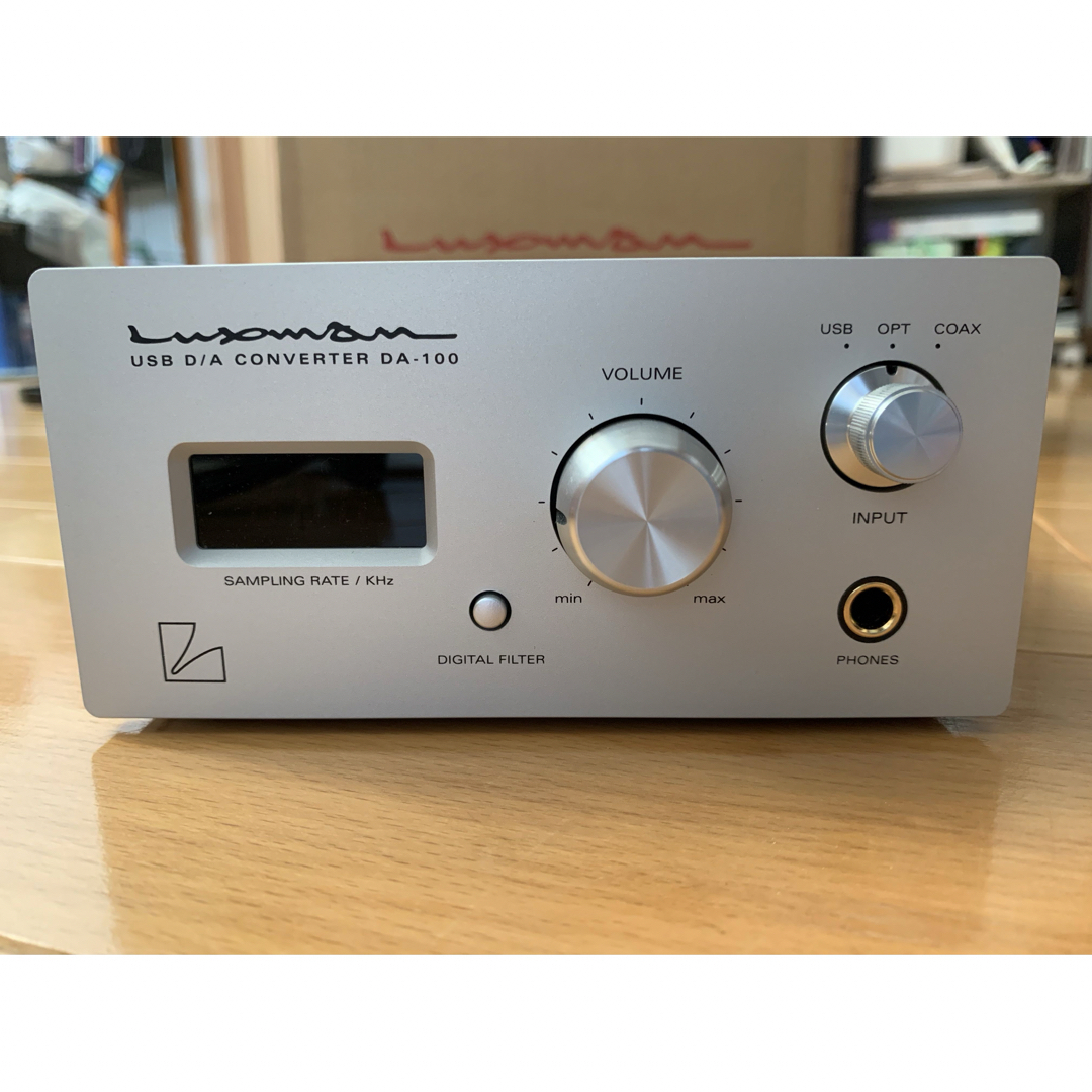 ヘッドフォンアンプ　LUXMAN DA-100