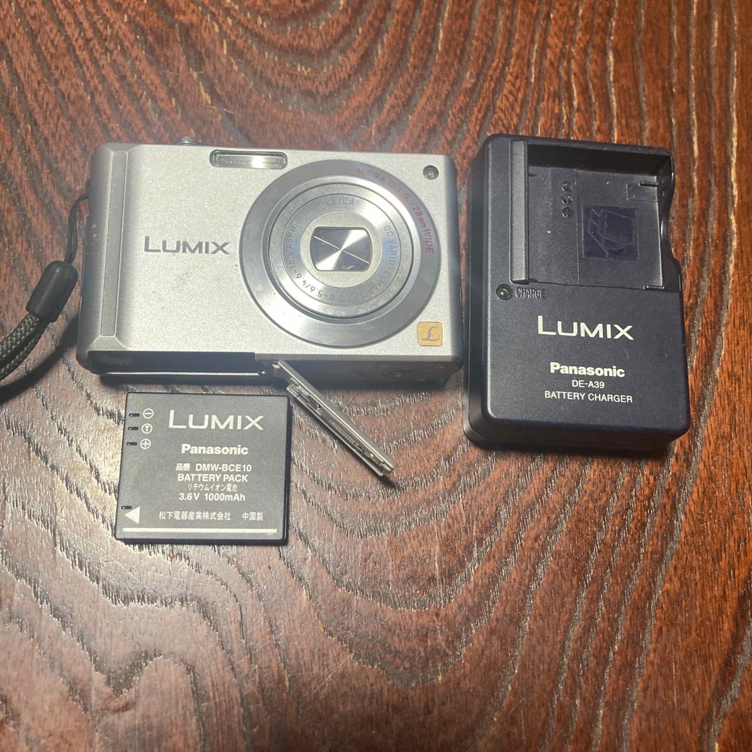 Panasonic(パナソニック)のPanasonic LUMIX  デジカメ　DMC-FX55 スマホ/家電/カメラのカメラ(コンパクトデジタルカメラ)の商品写真