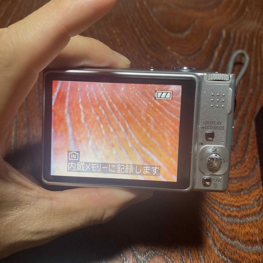 Panasonic(パナソニック)のPanasonic LUMIX  デジカメ　DMC-FX55 スマホ/家電/カメラのカメラ(コンパクトデジタルカメラ)の商品写真