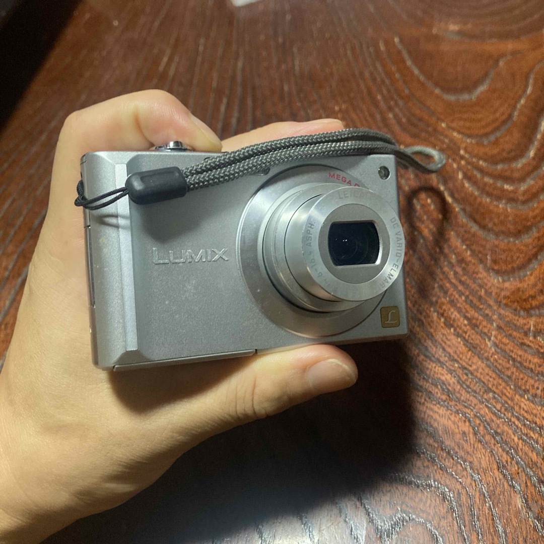 Panasonic(パナソニック)のPanasonic LUMIX  デジカメ　DMC-FX55 スマホ/家電/カメラのカメラ(コンパクトデジタルカメラ)の商品写真