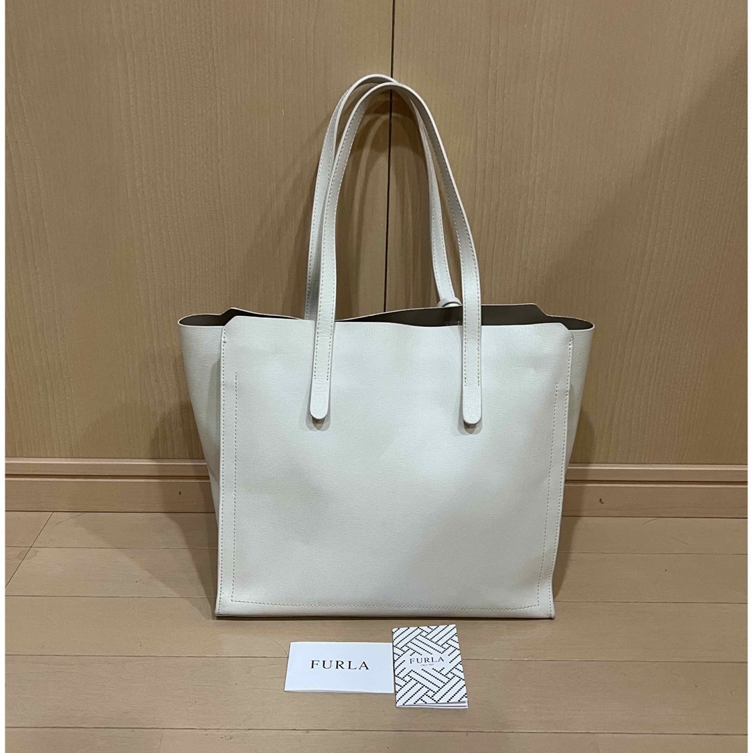 ✨美品✨定番✨FURLA✨サリー　Lサイズ　大容量　トートバッグ　黒　チャーム