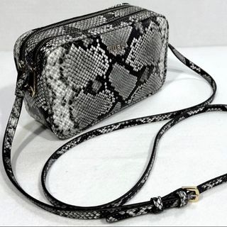 FURLA(ホワイト/白色系)のフリマアイテム一覧 FURLA(ホワイト/白色系)のフリマアイテム一覧