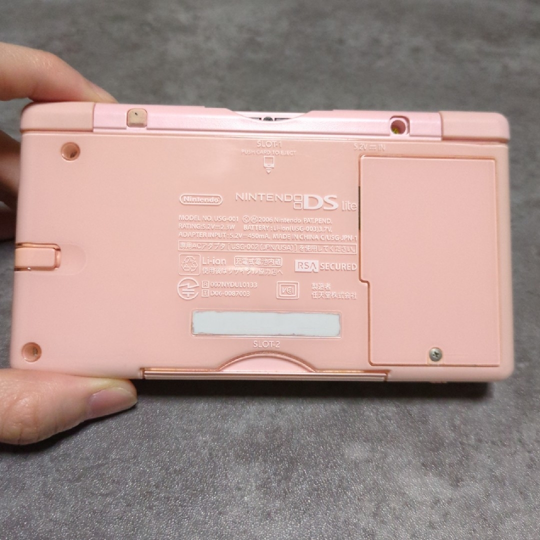 任天堂(ニンテンドウ)の【ジャンク品】任天堂　DS ライト　ピンク エンタメ/ホビーのゲームソフト/ゲーム機本体(携帯用ゲーム機本体)の商品写真