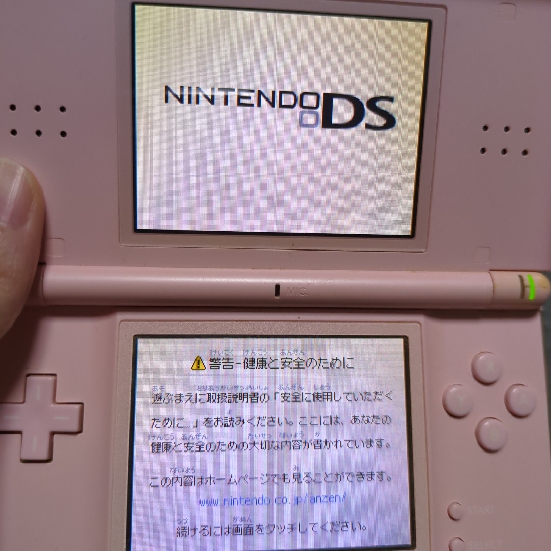 任天堂(ニンテンドウ)の【ジャンク品】任天堂　DS ライト　ピンク エンタメ/ホビーのゲームソフト/ゲーム機本体(携帯用ゲーム機本体)の商品写真