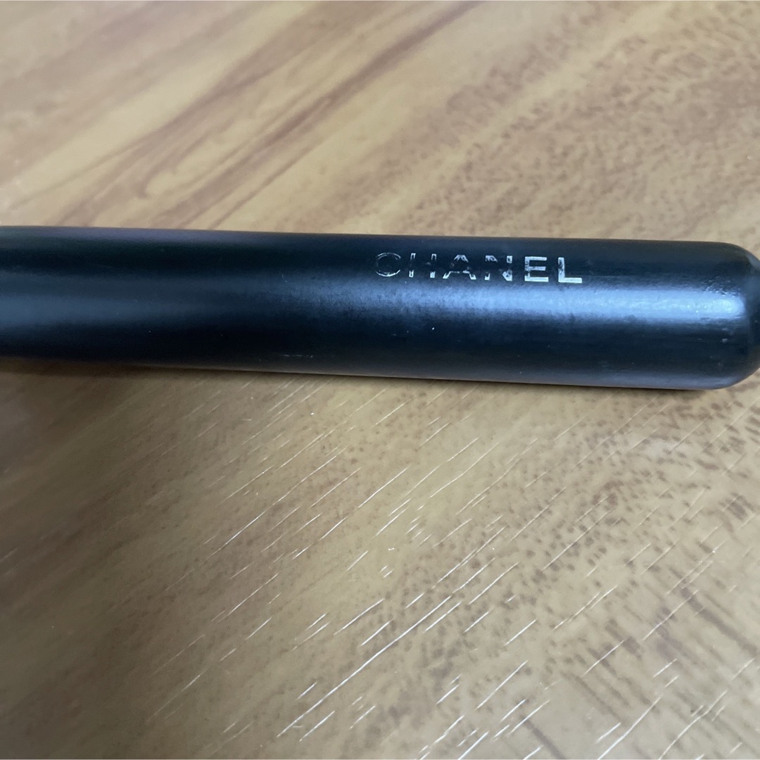 CHANEL(シャネル)のCHANELファンデーションブラシ コスメ/美容のメイク道具/ケアグッズ(チーク/フェイスブラシ)の商品写真