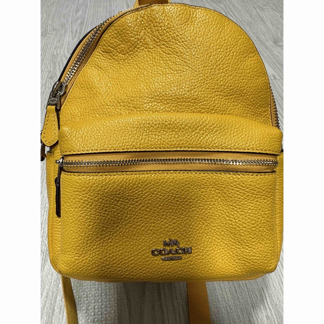 新品COACHミニリュックバッグ　イエロー