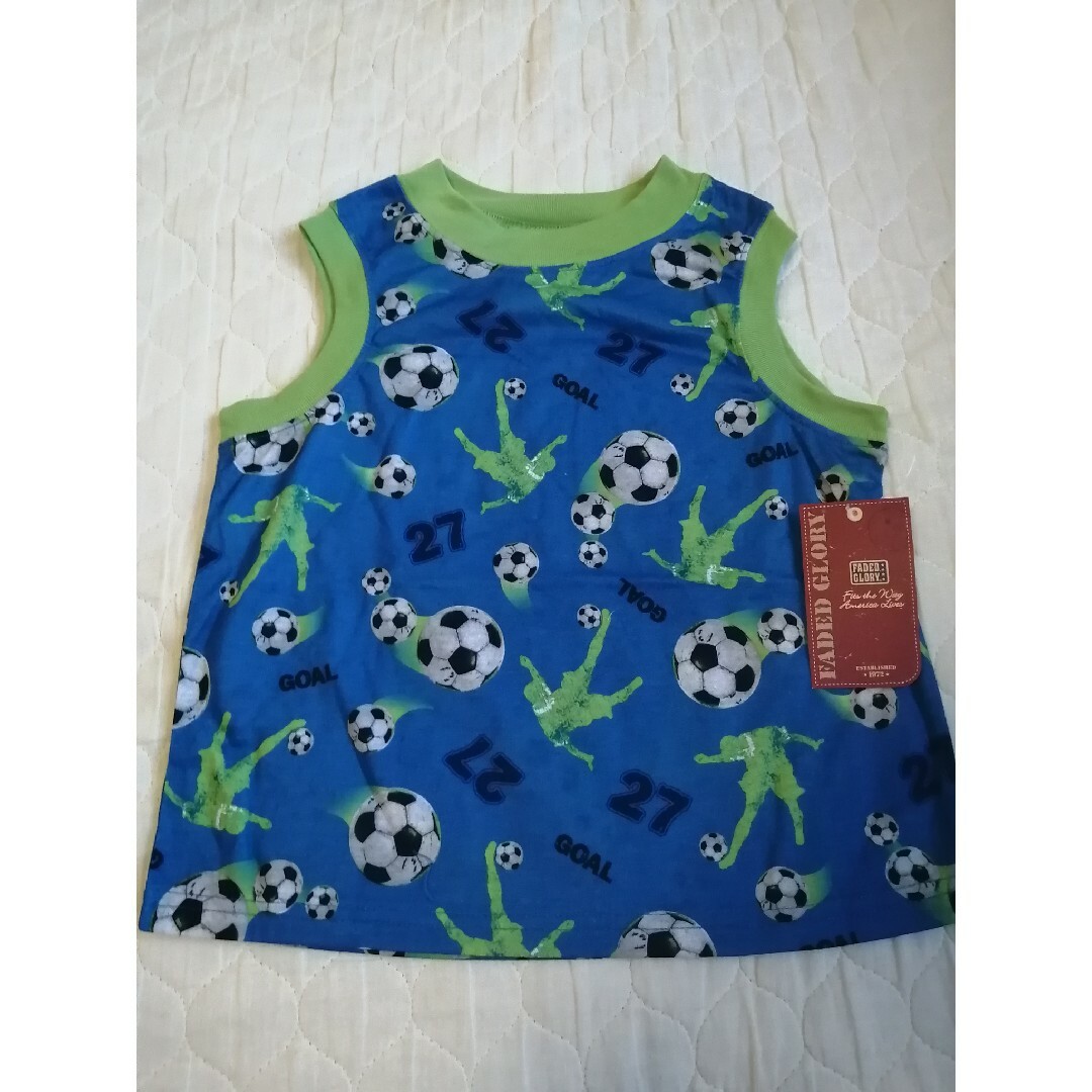 サッカー柄　パジャマ　Sサイズ キッズ/ベビー/マタニティのキッズ服男の子用(90cm~)(パジャマ)の商品写真