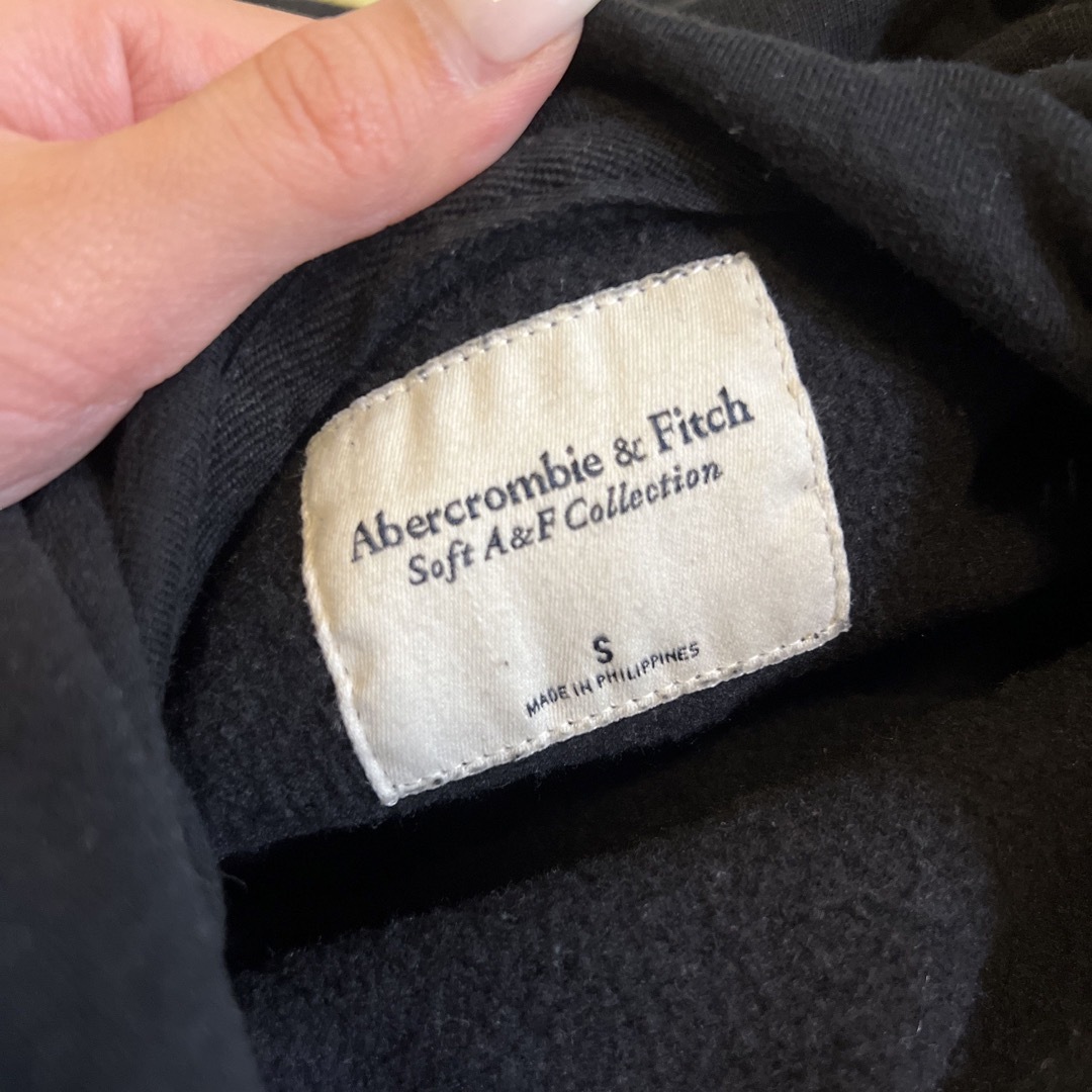 Abercrombie&Fitch(アバクロンビーアンドフィッチ)のアバクロ　パーカー レディースのトップス(パーカー)の商品写真