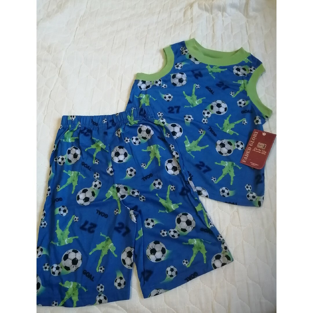 サッカー　パジャマ　Mサイズ キッズ/ベビー/マタニティのキッズ服男の子用(90cm~)(パジャマ)の商品写真