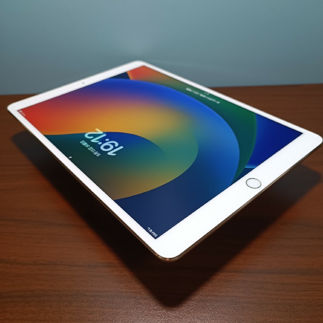 Apple - (美品) iPad Pro 10.5 インチ Simフリー64GBキーボード付きの