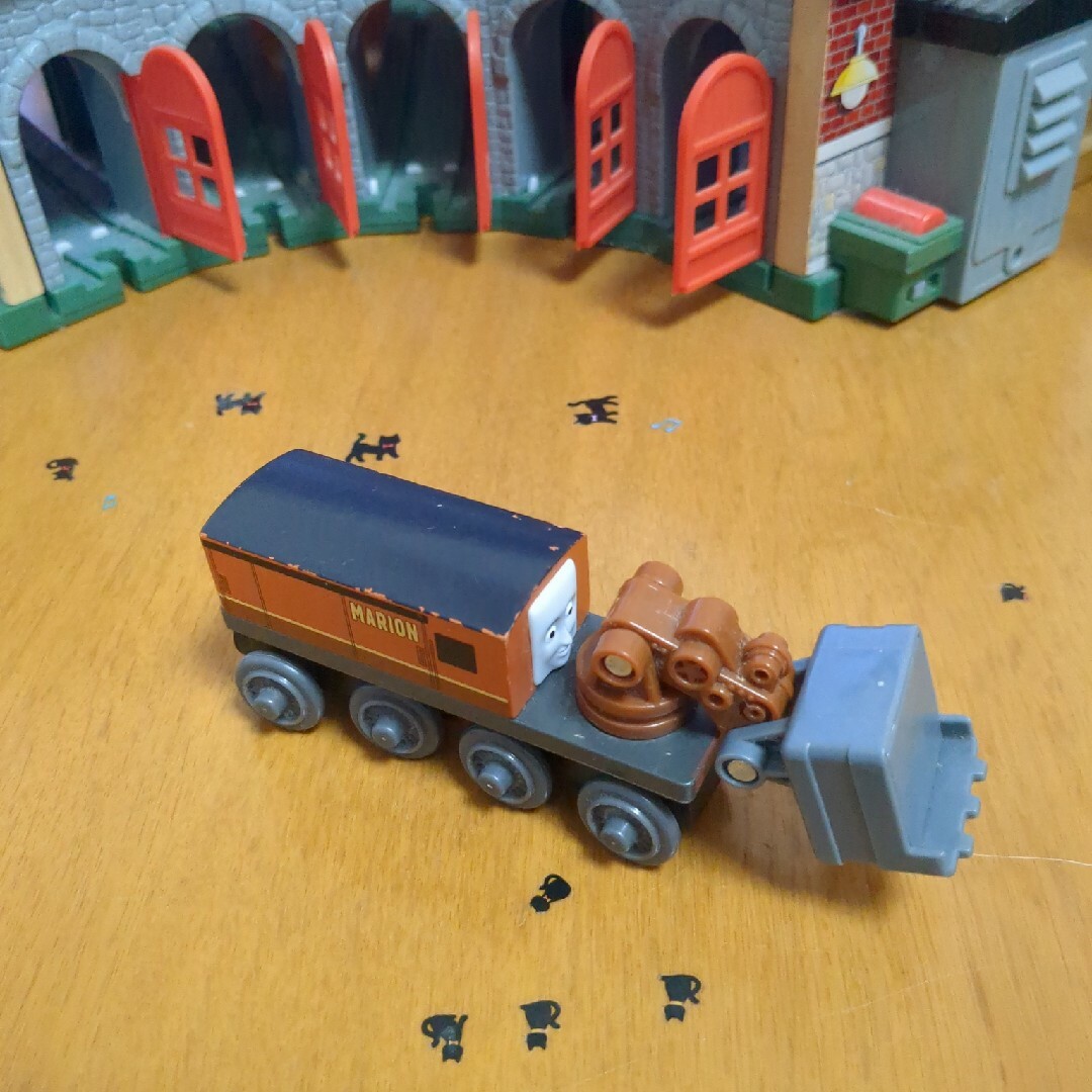 木製　トーマス　マリオン キッズ/ベビー/マタニティのおもちゃ(電車のおもちゃ/車)の商品写真