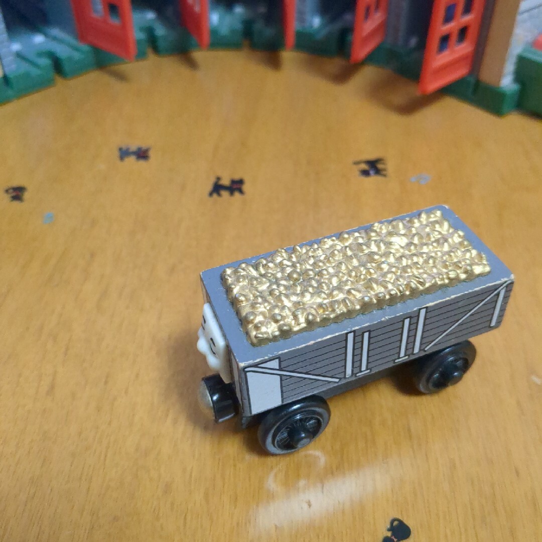 木製　トーマス　ゴールド　リケティ キッズ/ベビー/マタニティのおもちゃ(電車のおもちゃ/車)の商品写真