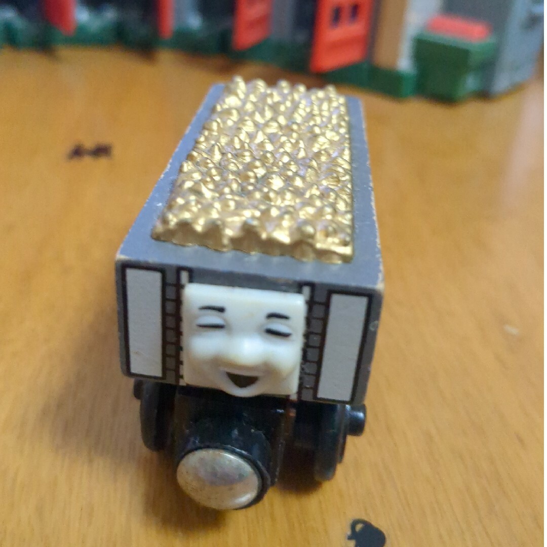 木製　トーマス　ゴールド　リケティ キッズ/ベビー/マタニティのおもちゃ(電車のおもちゃ/車)の商品写真