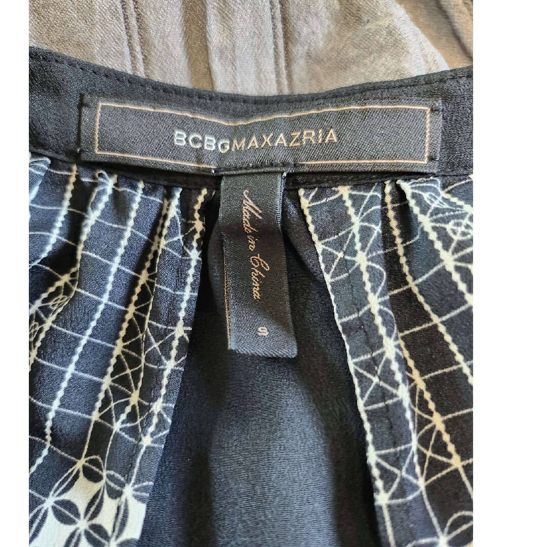 BCBGMAXAZRIA(ビーシービージーマックスアズリア)の【BCBGMAXAZRIA】ビーシービージーマックスアズ ブラウス レディースのトップス(シャツ/ブラウス(半袖/袖なし))の商品写真