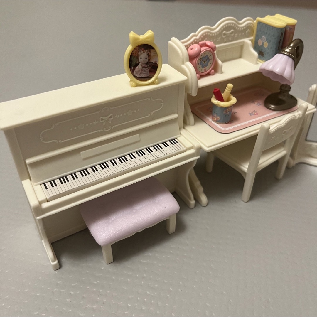 シルバニアファミリー(シルバニアファミリー)のシルバニアファミリー　2点　おすすめキッズルームセット　赤ちゃん三段ベッド エンタメ/ホビーのおもちゃ/ぬいぐるみ(キャラクターグッズ)の商品写真