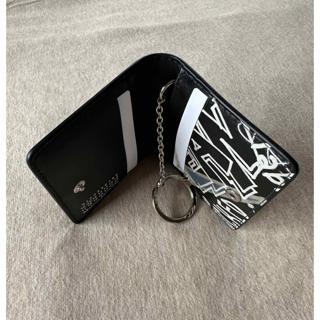 Maison Martin Margiela(マルタンマルジェラ)の黒新品 メゾン マルジェラ グラフィティ キーリング カードケース 折り財布  レディースのファッション小物(財布)の商品写真
