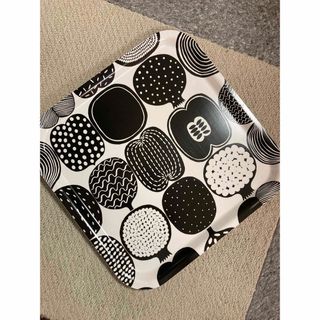 マリメッコ(marimekko)のmarimekkoコンポッティ　トレイ　新品未使用(テーブル用品)