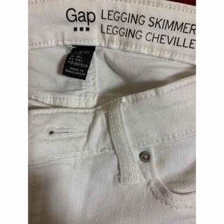 ギャップ(GAP)の【美品】Gap ホワイト スキニージーンズ　ホワイトデニム(デニム/ジーンズ)