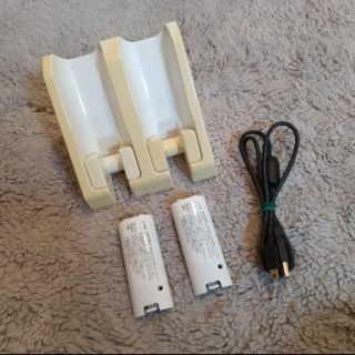 ウィー(Wii)のWii リモコン エネループ 無接点充電器セット(家庭用ゲーム機本体)