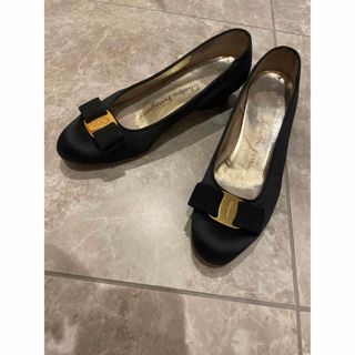 サルヴァトーレフェラガモ(Salvatore Ferragamo)のSalvatore Ferragamoフェラガモ　リボンパンプス(ハイヒール/パンプス)