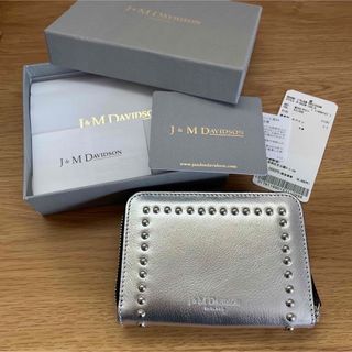 ジェイアンドエムデヴィッドソン(J&M DAVIDSON)のJ&M DAVIDSON スモール ジップ パース ミニ財布 シルバー 新品同様(財布)