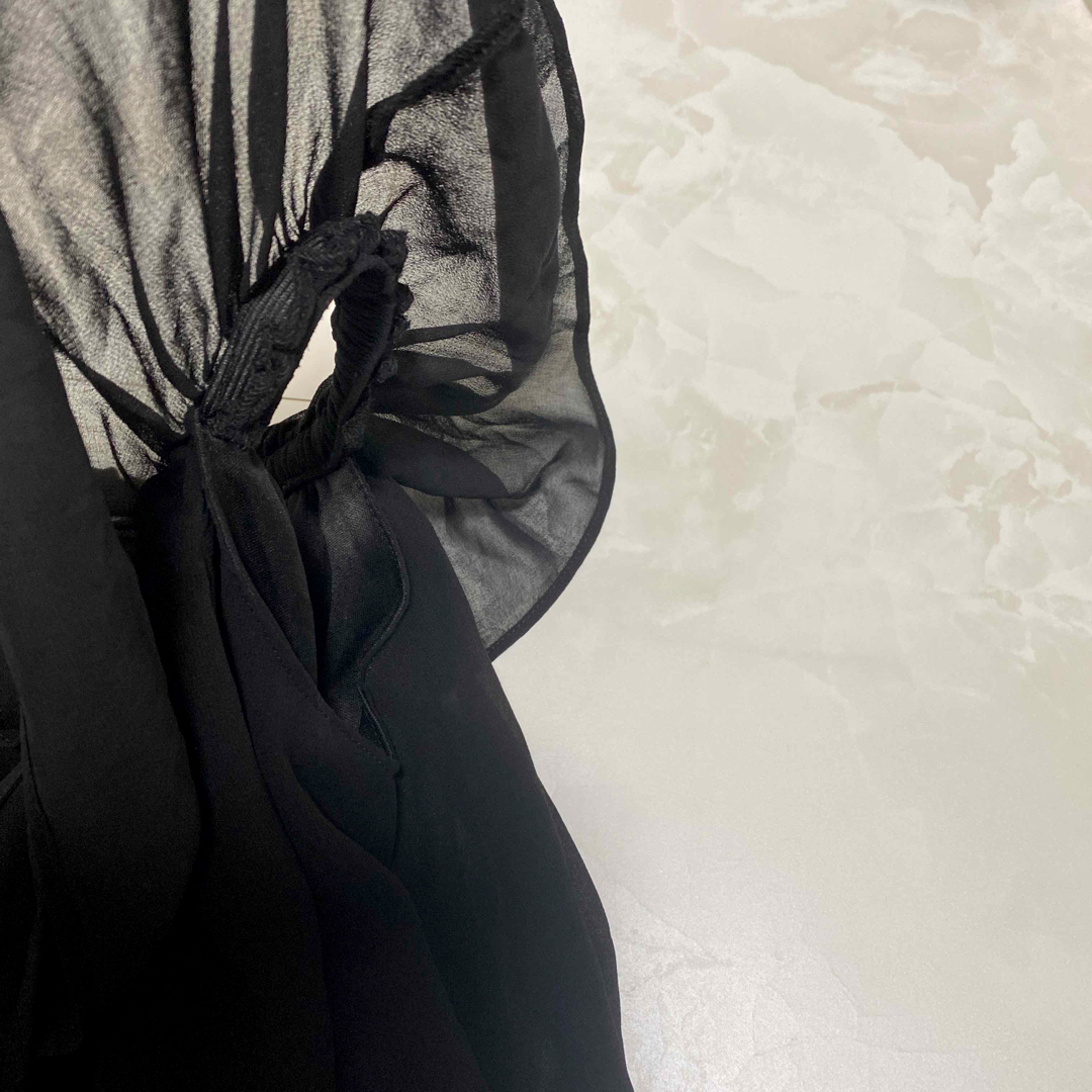 Delyle NOIR(デイライルノアール)のDelyle NOIR リボン付きスクエアネック オフショルダー きれいめコーデ レディースのトップス(シャツ/ブラウス(半袖/袖なし))の商品写真