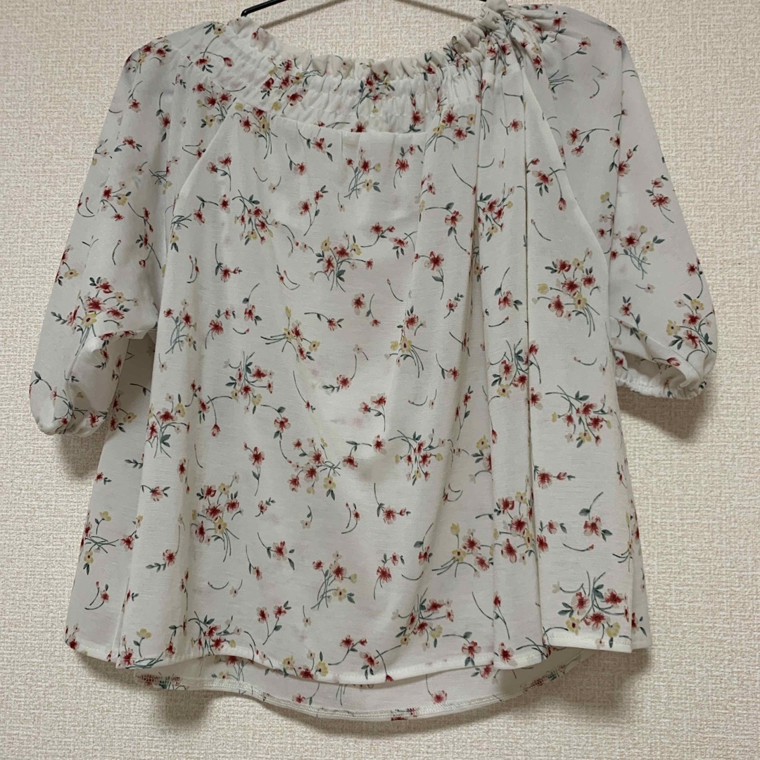 grove(グローブ)のグローブ　花柄のブラウス レディースのトップス(シャツ/ブラウス(半袖/袖なし))の商品写真