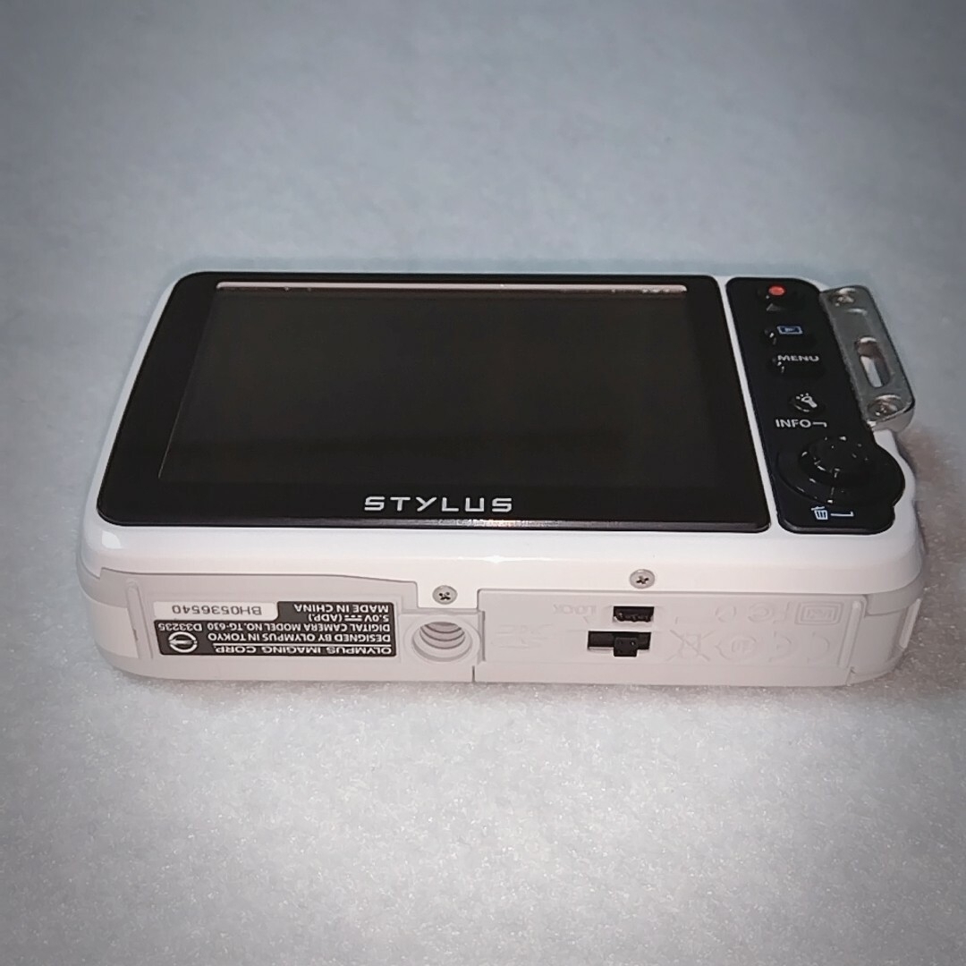 オリンパス【デジカメ】美品 OLYMPUS TG 630 防水 カメラ 白-