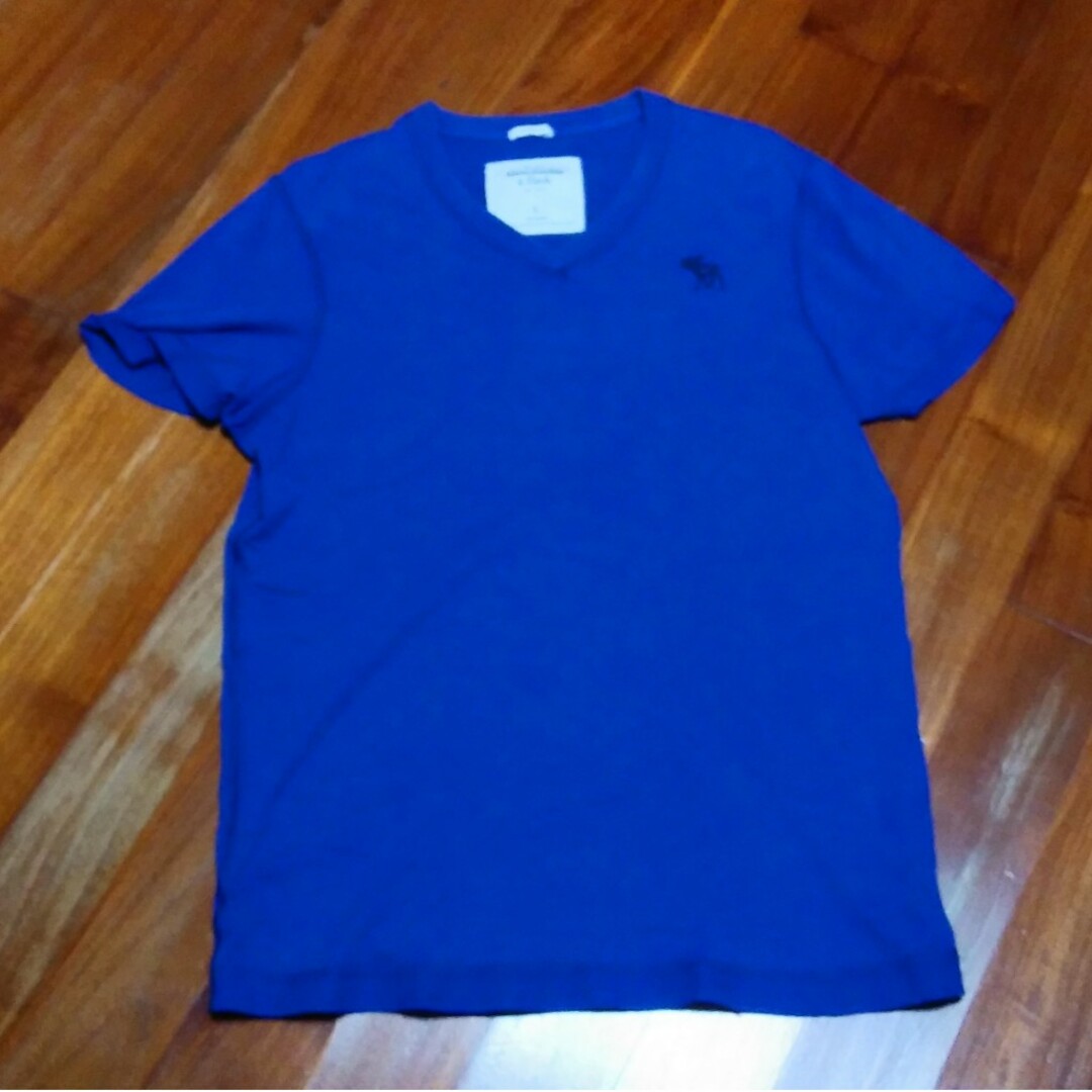 Abercrombie&Fitch(アバクロンビーアンドフィッチ)のアバクロンビー&フィッチ　VネックTシャツ　Ｌ メンズのトップス(Tシャツ/カットソー(半袖/袖なし))の商品写真