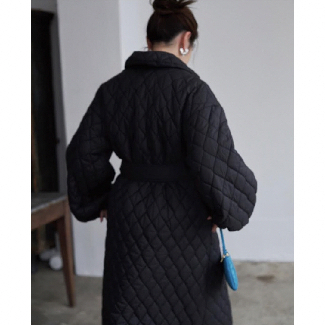 Demi-Luxe BEAMS(デミルクスビームス)の美品　JOIEVE キルティングコート 36サイズ レディースのジャケット/アウター(ロングコート)の商品写真
