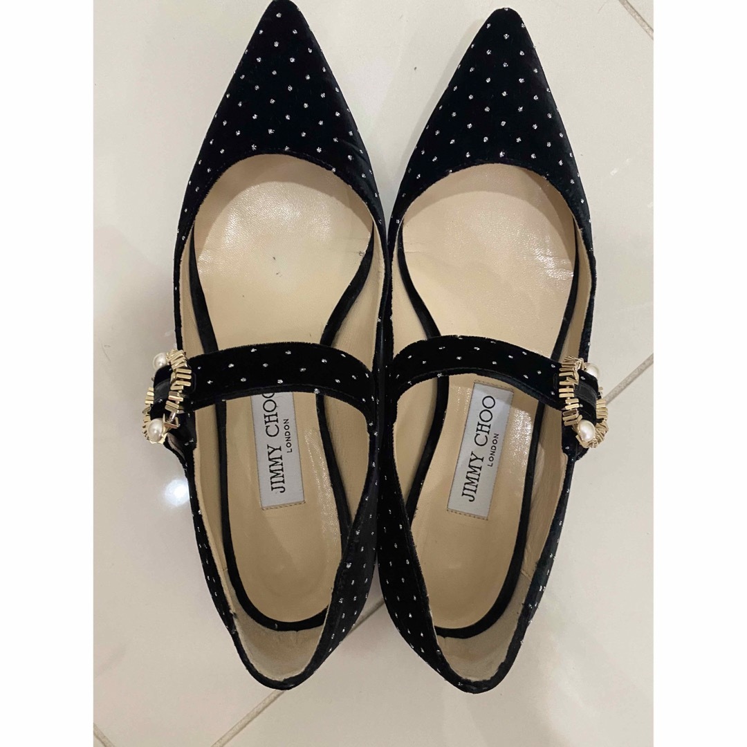 JIMMY CHOO(ジミーチュウ)の美品　Jimmy Chooジミーチュウ　ベロアビジューフラットパンプス レディースの靴/シューズ(ハイヒール/パンプス)の商品写真