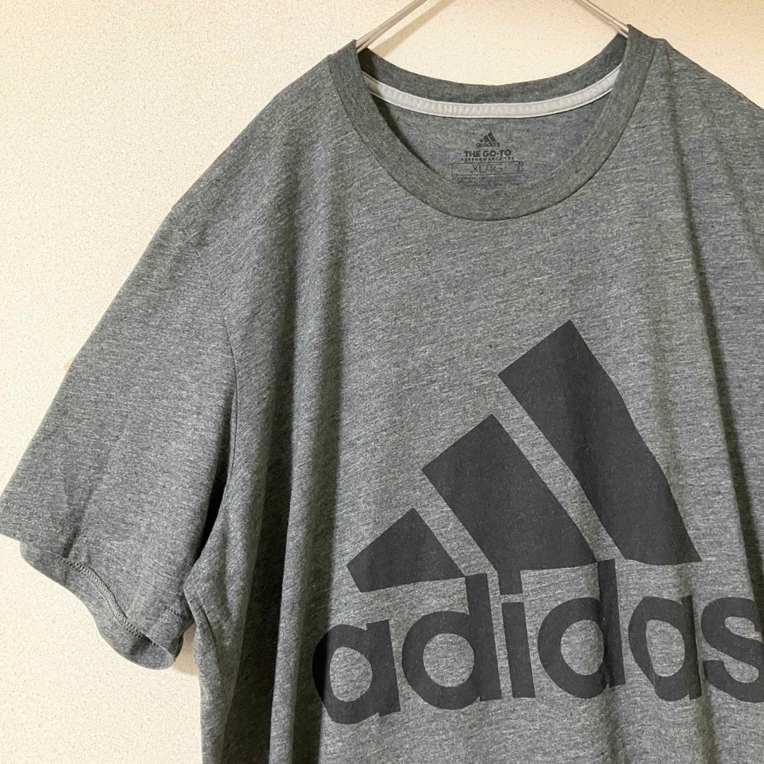 adidas(アディダス)の【adidas】アディダス 半袖ロゴプリントTシャツ グレー XLサイズ 古着 メンズのトップス(Tシャツ/カットソー(半袖/袖なし))の商品写真