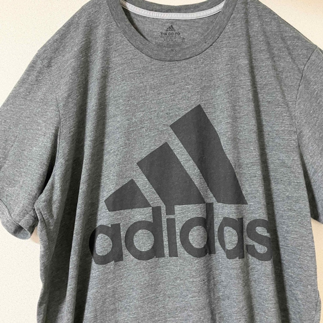 adidas(アディダス)の【adidas】アディダス 半袖ロゴプリントTシャツ グレー XLサイズ 古着 メンズのトップス(Tシャツ/カットソー(半袖/袖なし))の商品写真