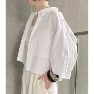 イエナ(IENA)の美品　maison FABRICA クロップドシャツ(シャツ/ブラウス(半袖/袖なし))