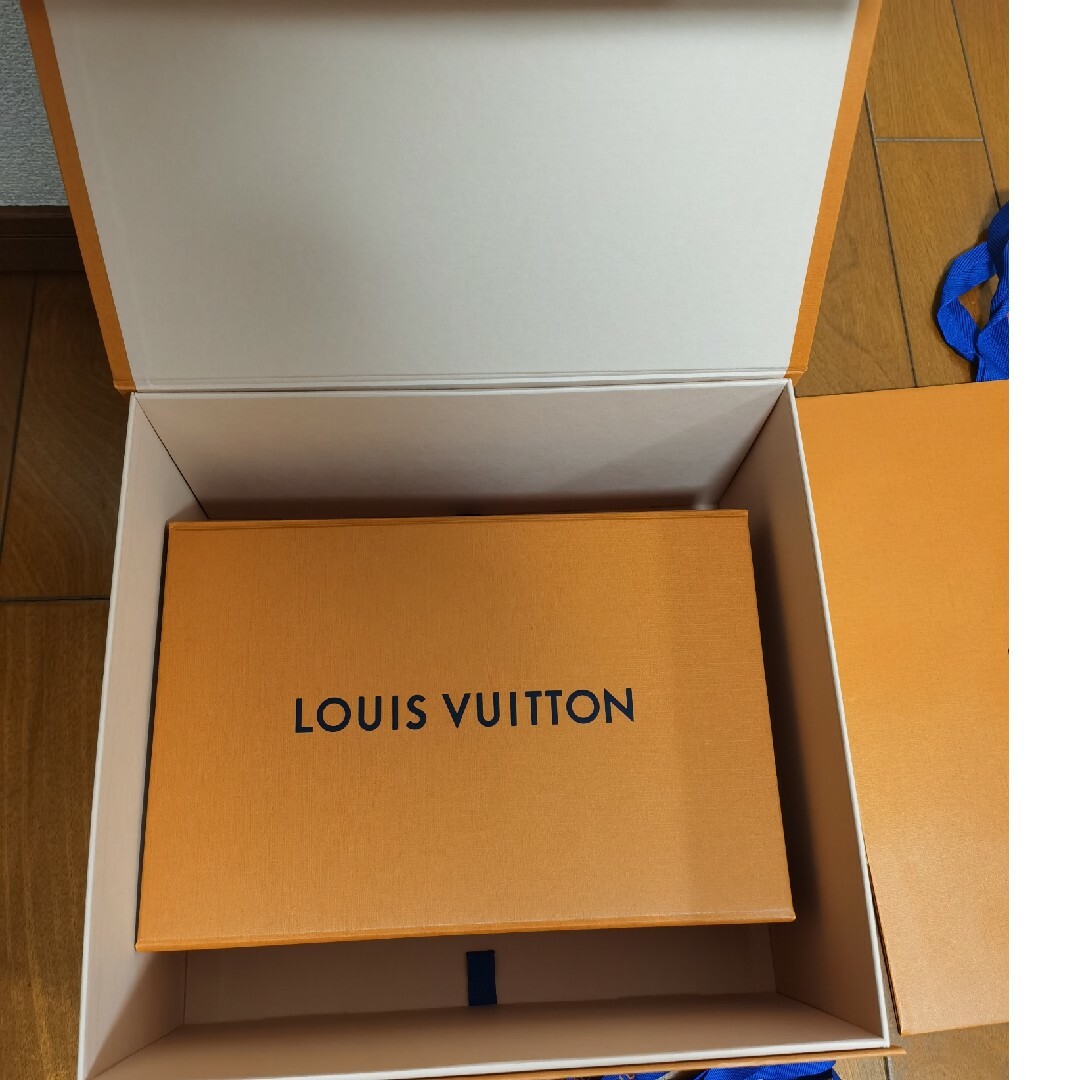 LOUIS VUITTON(ルイヴィトン)のルイヴィトン 空箱 紙袋2セット インテリア/住まい/日用品のオフィス用品(ラッピング/包装)の商品写真