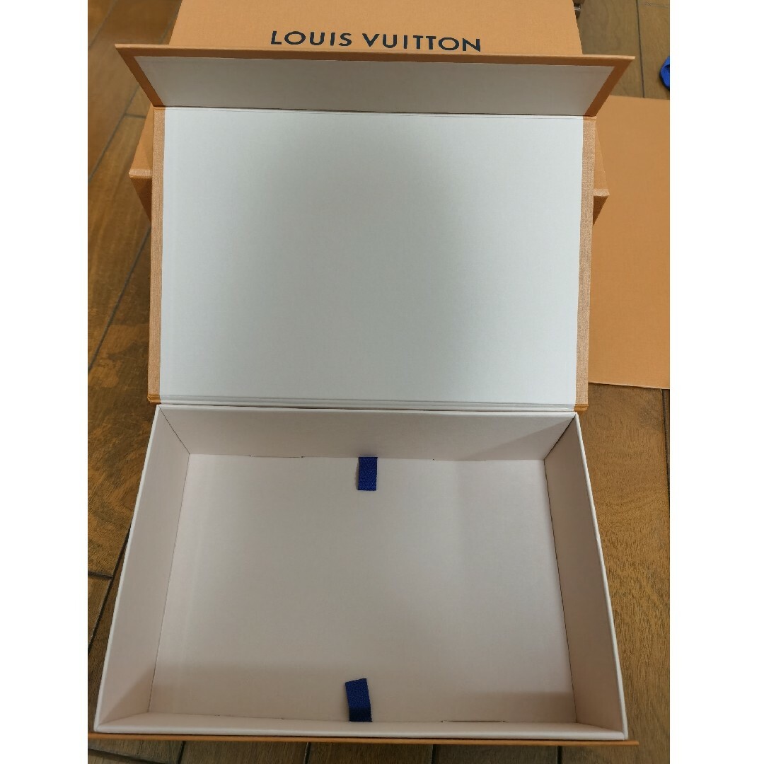 LOUIS VUITTON(ルイヴィトン)のルイヴィトン 空箱 紙袋2セット インテリア/住まい/日用品のオフィス用品(ラッピング/包装)の商品写真