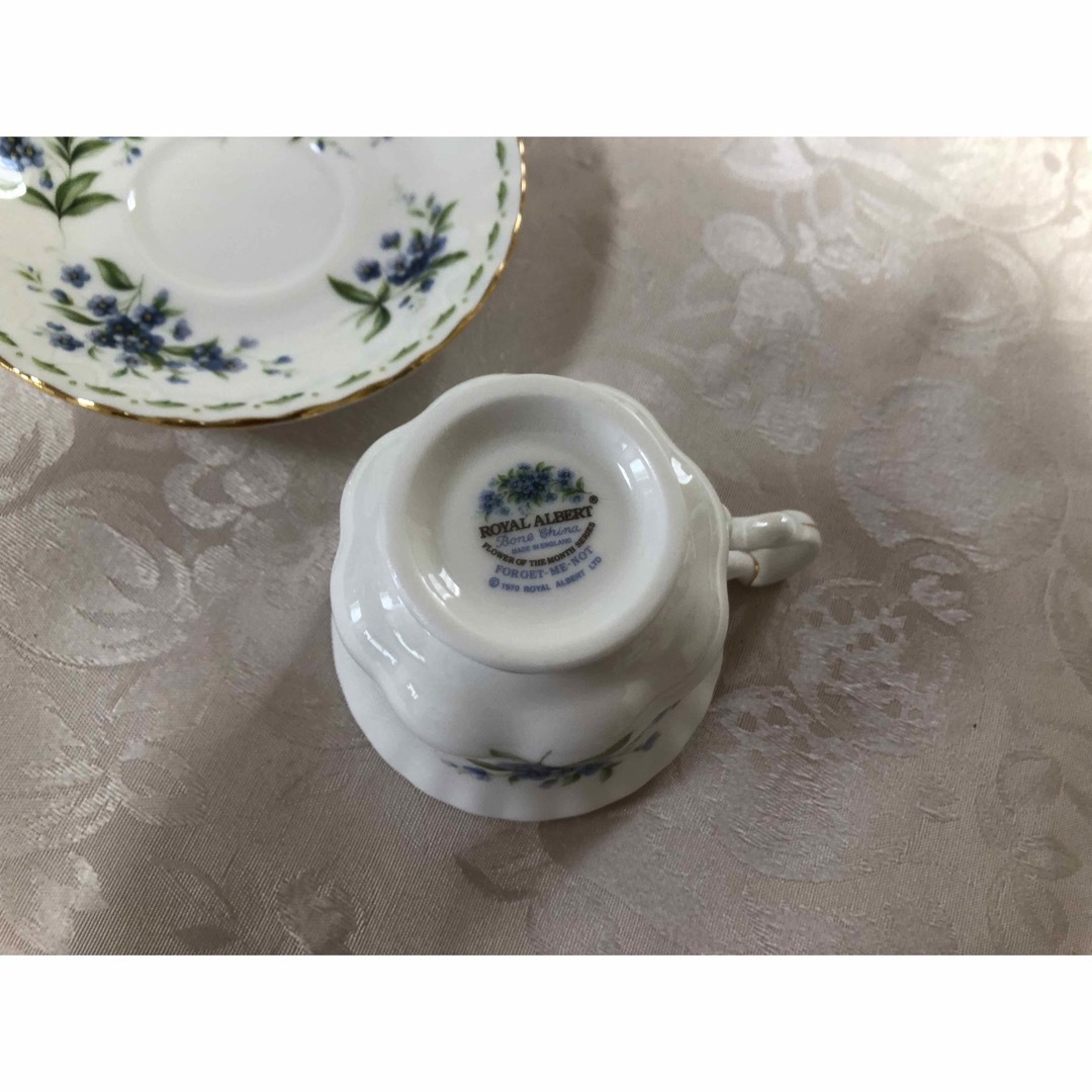 ROYAL ALBERT(ロイヤルアルバート)のロイヤルアルバート　カップandソーサー　7月　廃盤品 インテリア/住まい/日用品のキッチン/食器(グラス/カップ)の商品写真