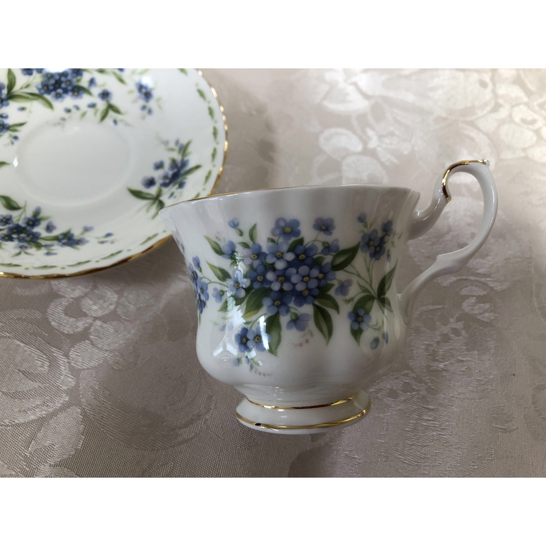 ROYAL ALBERT(ロイヤルアルバート)のロイヤルアルバート　カップandソーサー　7月　廃盤品 インテリア/住まい/日用品のキッチン/食器(グラス/カップ)の商品写真