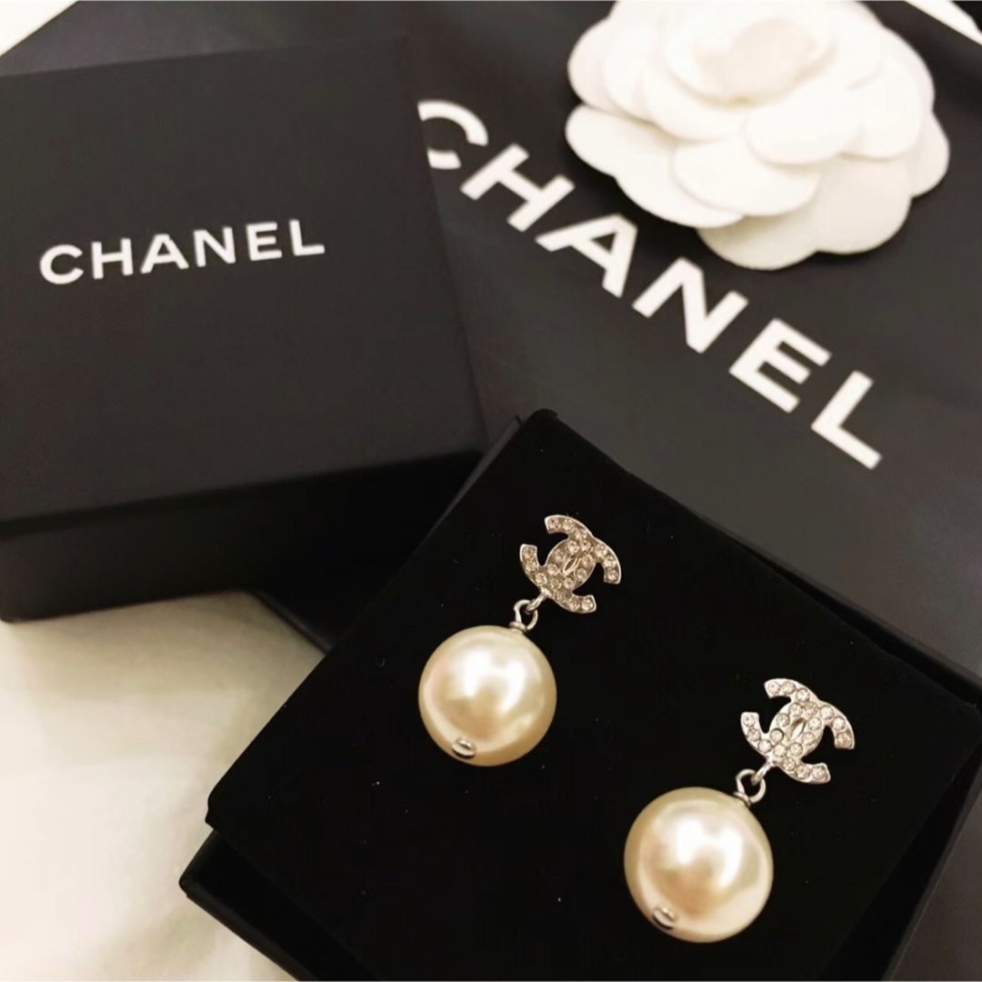 【新品付属品あり☆即日発送】CHANEL 定番パールピアス プレゼントにも♪