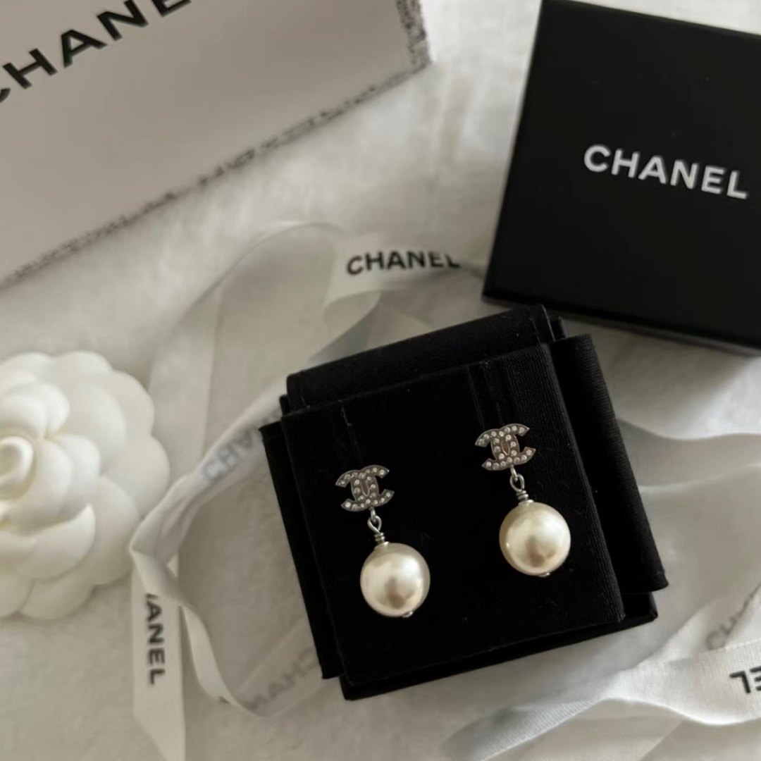 【大人気希少★新品すぐ届く】CHANEL 定番パールピアス プレゼントにも♪