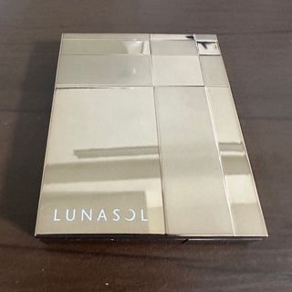 ルナソル(LUNASOL)のスキンモデリングアイズ　01 Beige Beige(アイシャドウ)