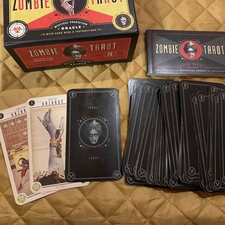 The Zombie Tarot Cards: An Oracle of the(洋書)