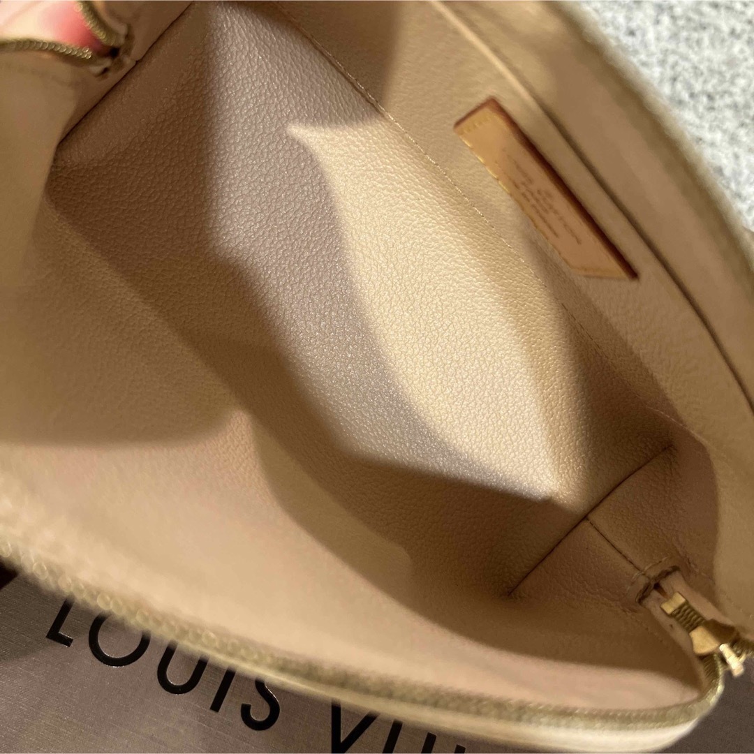 LOUIS VUITTON(ルイヴィトン)の【ルイヴィトン】ダミエ・アズール キャンバス 化粧ポーチ レディースのファッション小物(ポーチ)の商品写真