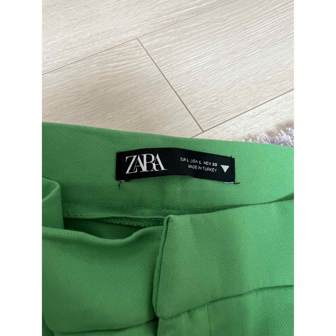 ZARA(ザラ)のZARA カラーパンツ レディースのパンツ(カジュアルパンツ)の商品写真