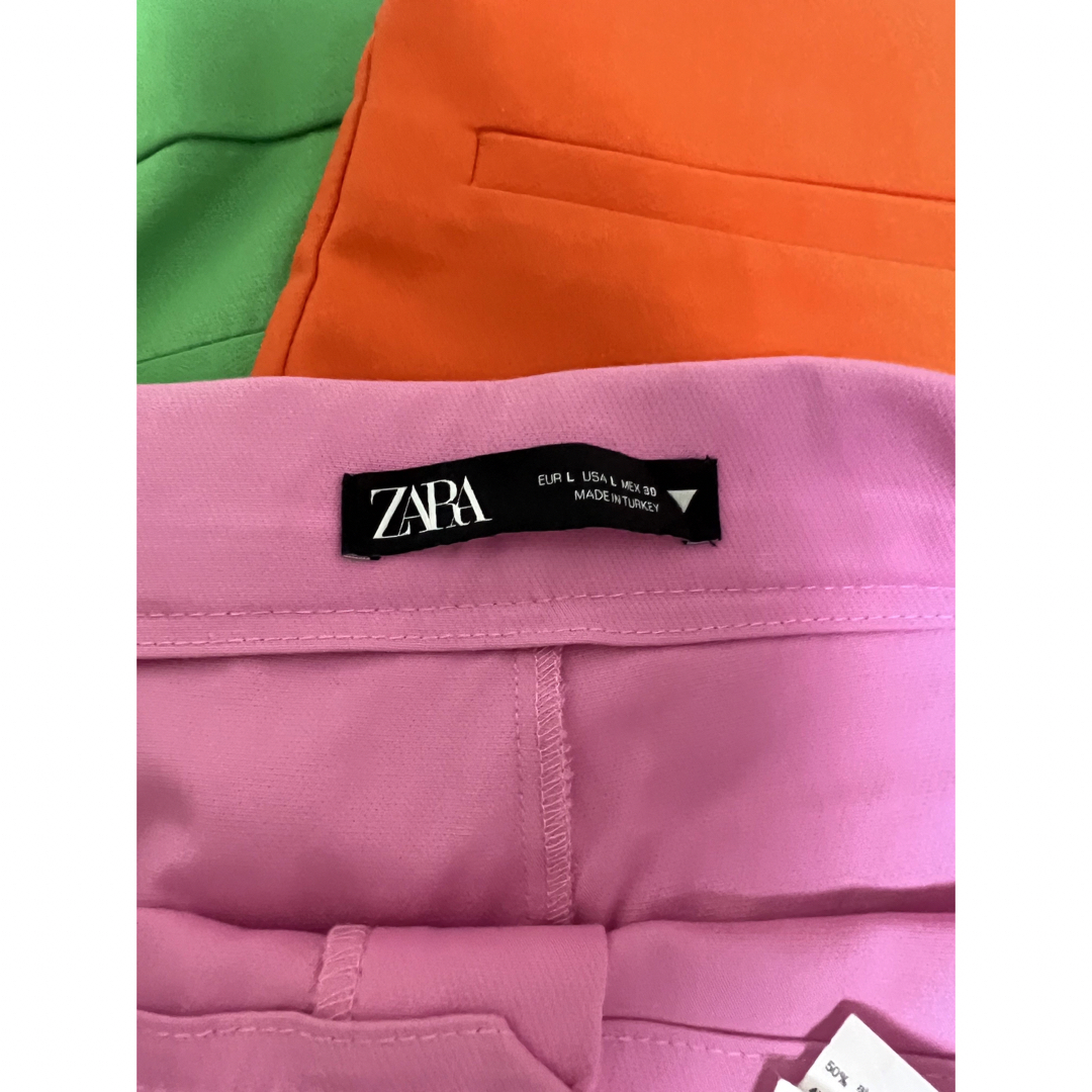 ZARA(ザラ)のZARA カラーパンツ レディースのパンツ(カジュアルパンツ)の商品写真