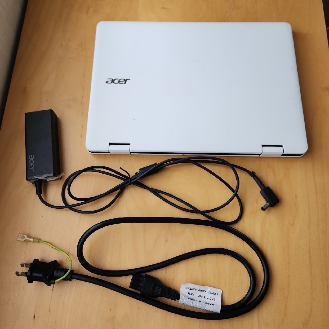 Acer(エイサー)のAspire R3-131T-H14D スマホ/家電/カメラのPC/タブレット(ノートPC)の商品写真