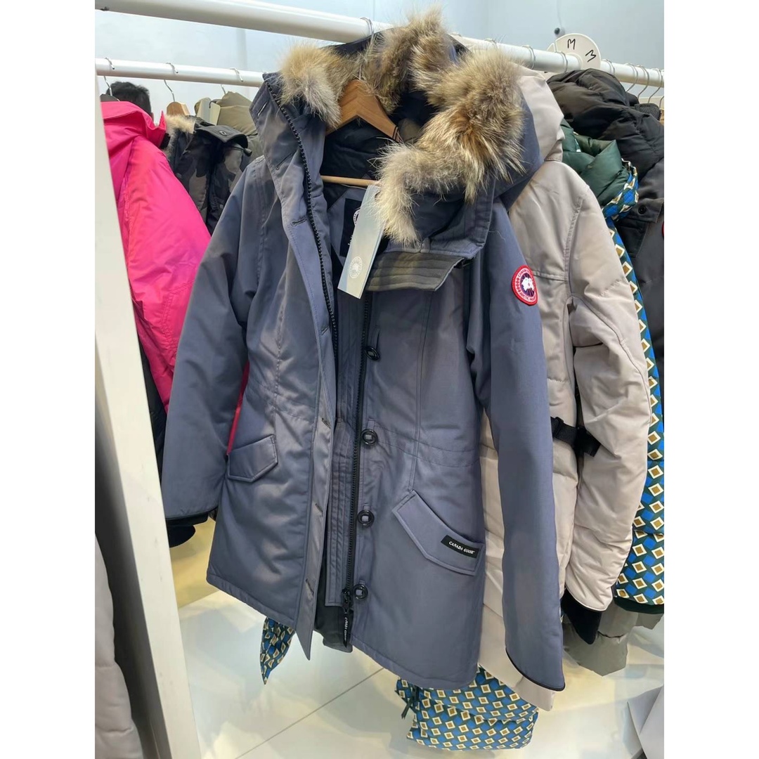 CANADA GOOSE(カナダグース)のcanada goose Rossclair parka storm blue レディースのジャケット/アウター(ダウンジャケット)の商品写真