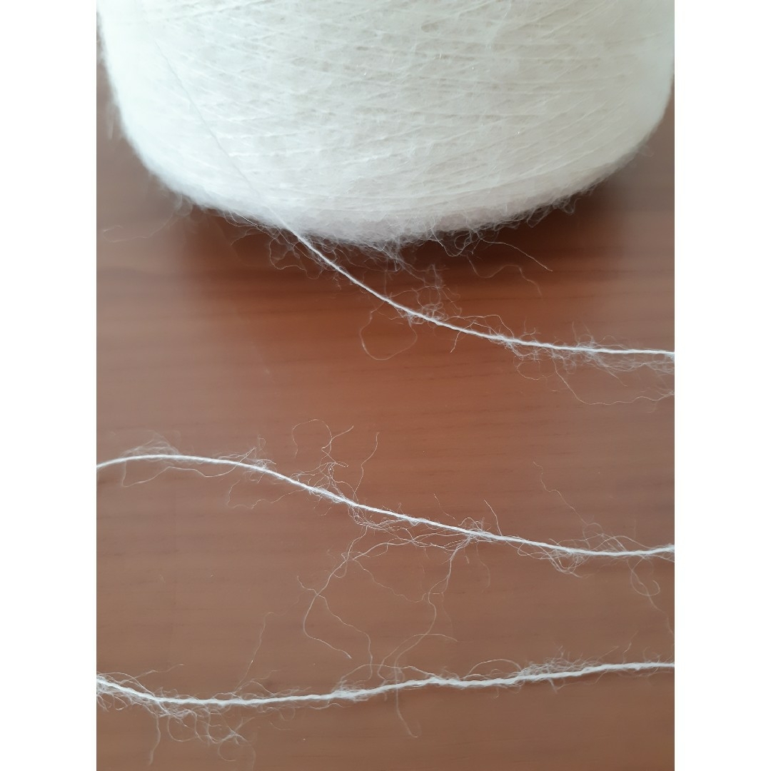 コーン巻き　アルパカシャギー　オフホワイト ハンドメイドの素材/材料(生地/糸)の商品写真